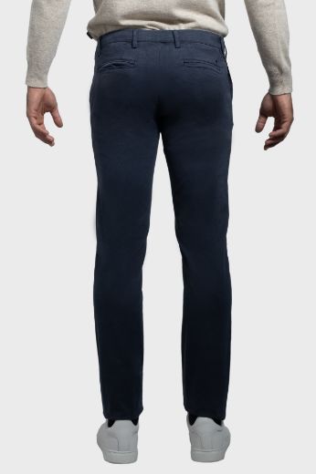 Imagen de pantalón chino de tejido estampado teñido