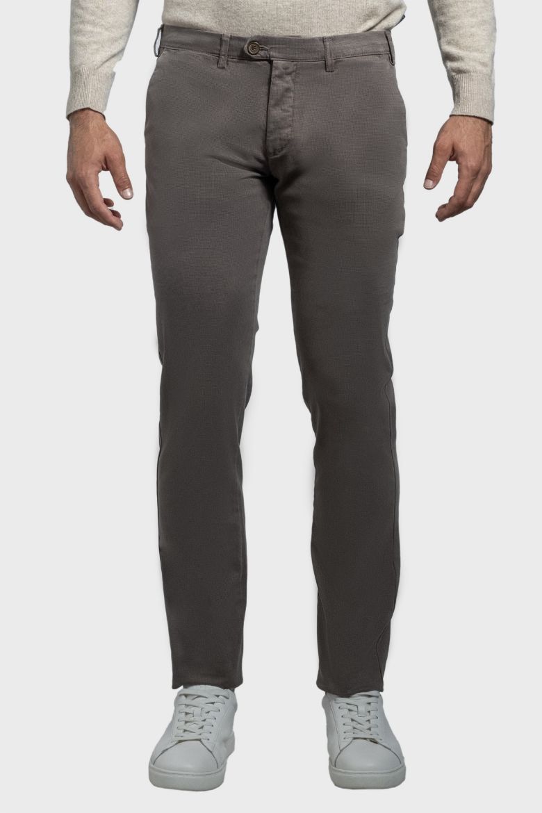 Imagen de pantalón chino de tejido estampado teñido